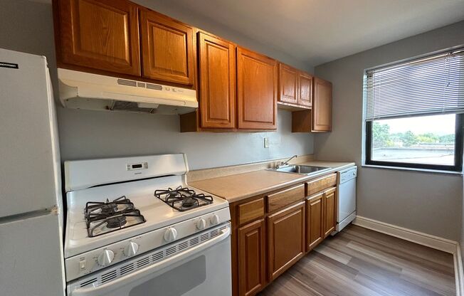 2 beds, 1 bath, 800 sqft, $1,720, Unit 6230 Fifth Ave. #320D