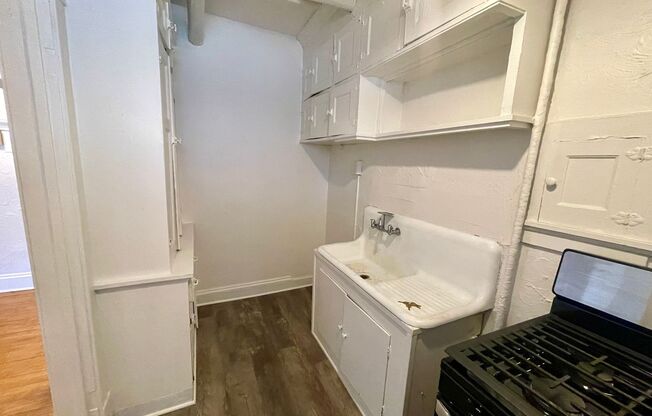 Studio, 1 bath, $850, Unit 2