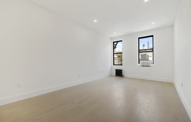 300 W 21 ST