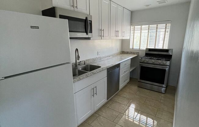 1 bed, 1 bath, 400 sqft, $2,000, Unit 1576