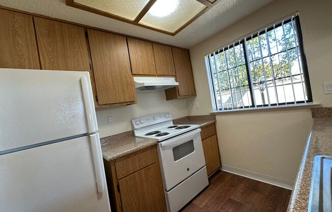 2 beds, 1 bath, 875 sqft, $1,650, Unit 12