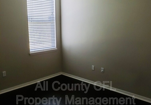 10481 EASTPARK WOODS DR