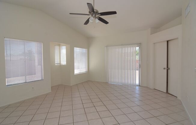 Updated 3  Bedroom 2 Bath Home! Located in Convenient South Tucson Location!