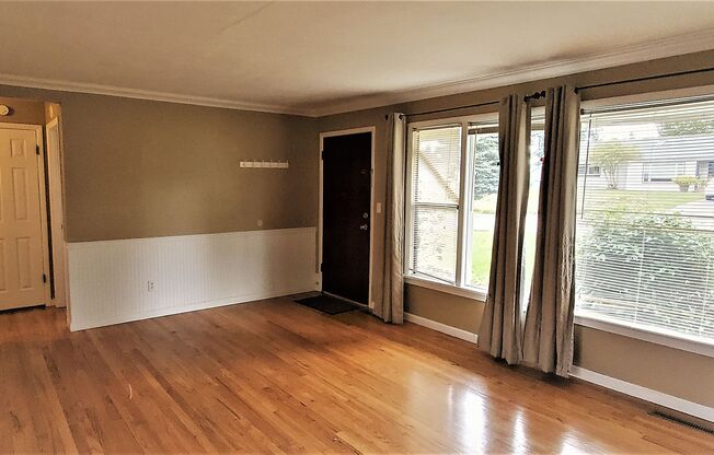 2 beds, 1 bath, $2,395