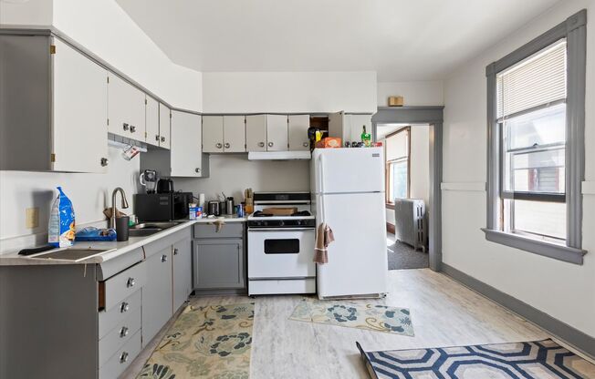 Frederick Upper Flat with 2 bathrooms!