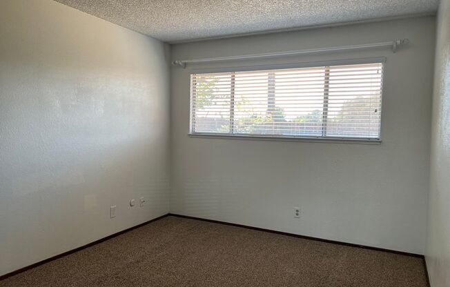 2 beds, 1 bath, 913 sqft, $1,750, Unit 9673 Lake Natoma Drive