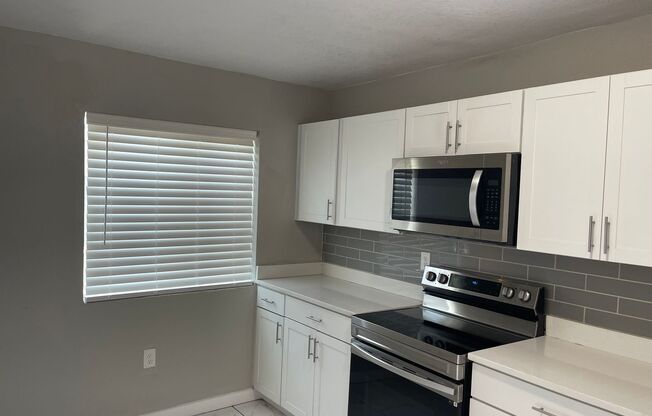 **Charming Upgraded 3-Bedroom, 2-Bath Single-Story Townhouse with Fenced Yard – A Great Deal!**