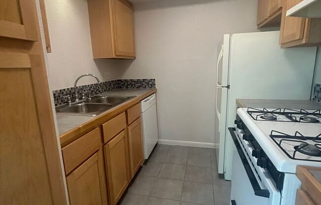 Studio, 1 bath, 400 sqft, $950, Unit ABB-1-125