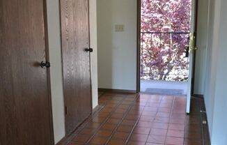 1 Bed 2 Bath View Point Community TOP Floor Condo