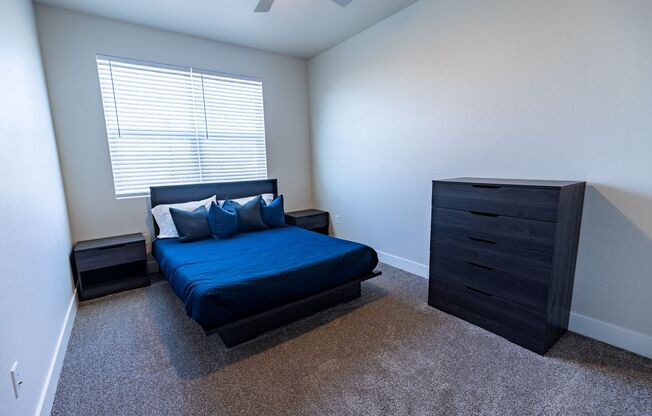 4 beds, 3 baths, $3,500, Unit 206