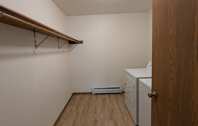 2 beds, 1 bath, 1,100 sqft, $1,359, Unit 1053 5301