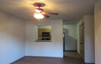 2 beds, 1 bath, $725, Unit A