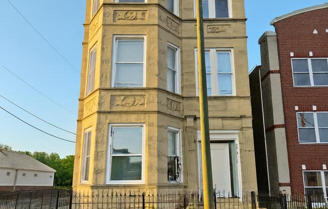 1215 S HOMAN AVE