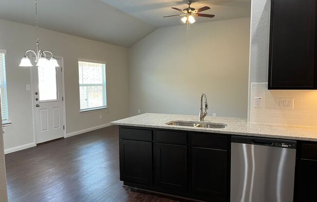 3 beds, 2 baths, $1,350, Unit 3402 Lindsay Lane