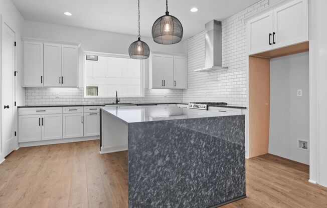 3 beds, 3.5 baths, $3,000, Unit Unit 12
