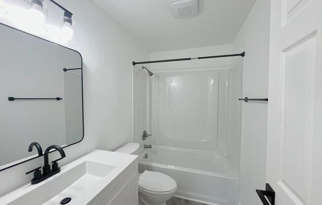 2 beds, 2 baths, 940 sqft, $1,515, Unit 18-36