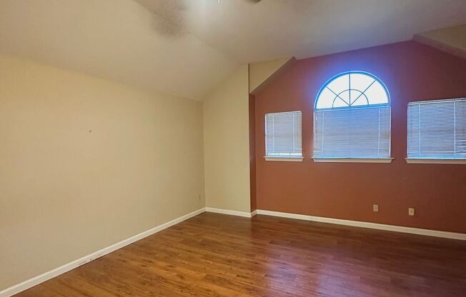 3 beds, 2.5 baths, $2,100