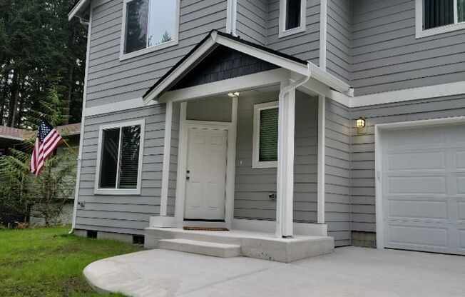 Newer 3+ bedroom 2 story home in Yelm gated community of ClearWood