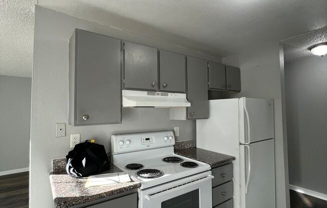 2 beds, 1 bath, 825 sqft, $1,300, Unit 306