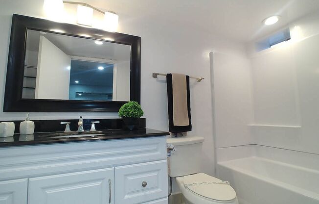 Studio, 1 bath, 471 sqft, $1,895, Unit 100