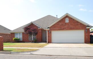 Beautiful 3 Bed 2 Bath in the Heart of Moore! $300 MOVE IN SPECIAL!!