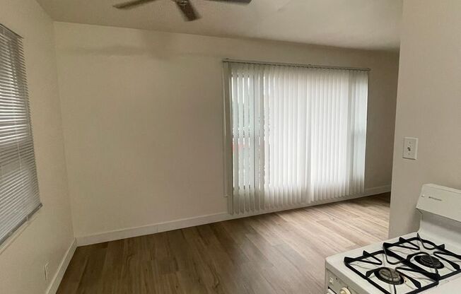 2 beds, 1 bath, $2,350, Unit 2