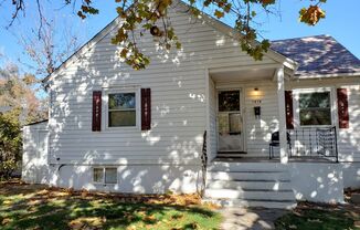 Charming 4 bedroom, 2 bath home in Greeley!