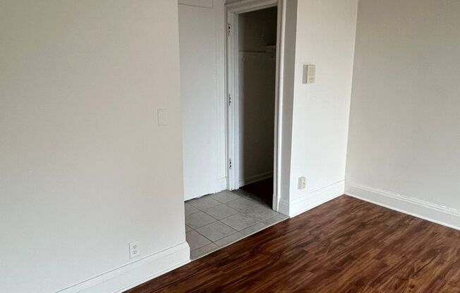 1 bed, 2 baths, 850 sqft, $1,400, Unit 900