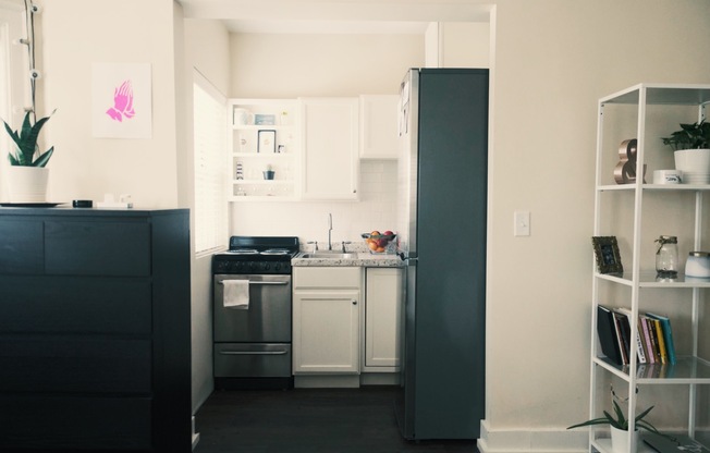 Studio, 1 bath, 300 sqft, $850, Unit 504
