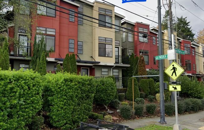 Spacious Townhome in Prime NE Seattle