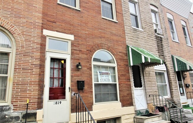 Spacious Riverside 3bd/2.5ba home CAC and off-street parking! Available 7/15