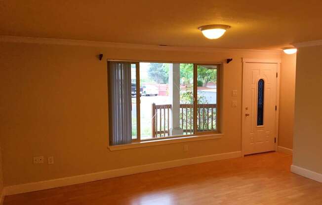 4 Bedrooms, 2 Bathrooms, Large Fenced Backyard in Central Salem