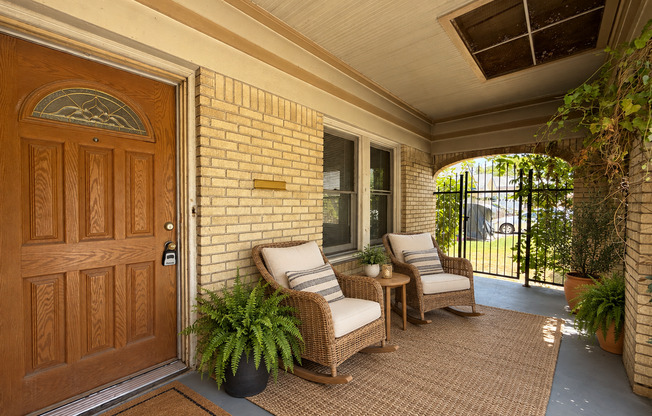 AVAILABLE NOW 3 BED 2 BATH HOME IN FORT WORTH