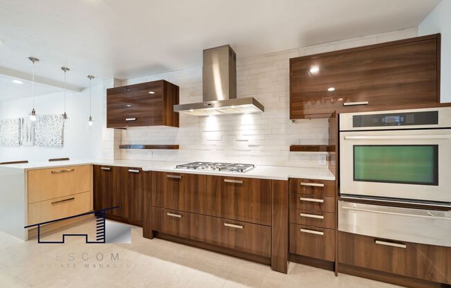 Fully Furnished Executive Home!