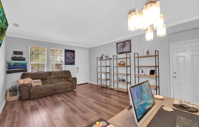 Spacious 2-Story 3-Bedroom Home in Chapman Heights' Aberdeen HOA!