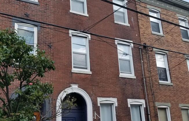 1 bed, 1 bath, $1,400, Unit 1R