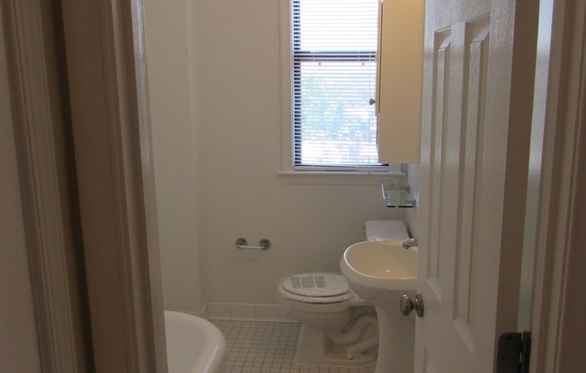 Studio, 1 bath, 460 sqft, $1,795, Unit H107