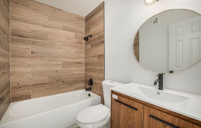 2 beds, 1.5 baths, 900 sqft, $1,279, Unit 32