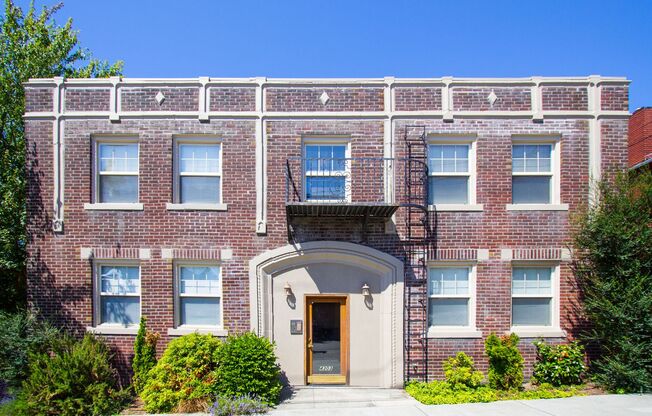 Elwood Apartments
