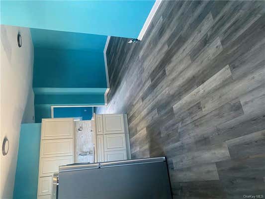 3 beds, 1 bath, 3,300 sqft, $3,700