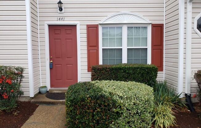 Gorgeous 2 Bedroom Condo Available in Virginia Beach!