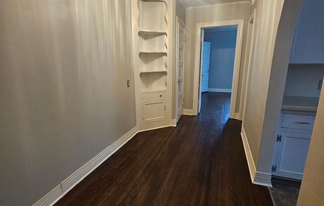 2 beds, 1 bath, 1,200 sqft, $1,250, Unit 1115 S Gary Pl
