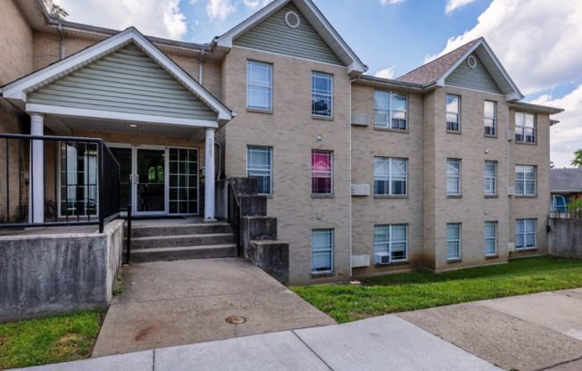 O'bryonville: Beautiful Updated 1 Bedroom