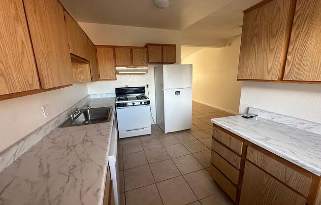 2 beds, 1 bath, $900