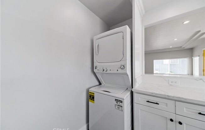 1039 SIMMONS AVE