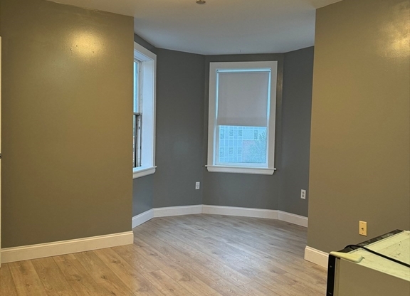 Studio, 1 bath, 190 sqft, $2,200, Unit 42