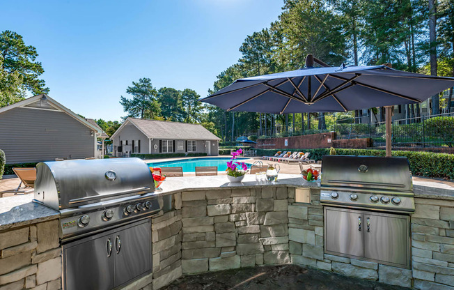 Averly apartments in Jonesboro Georgia photo of outdoor grill area