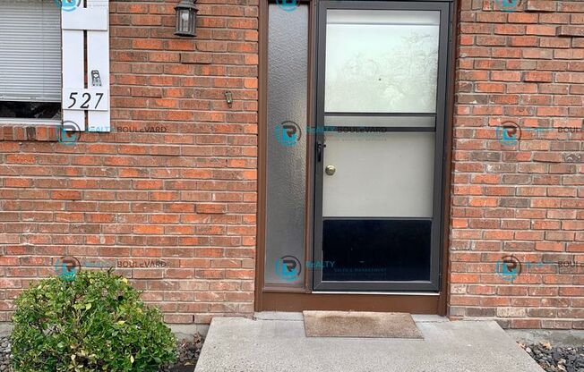 Charming 2-Bedroom, 1.5-Bathroom Condo in Reno!