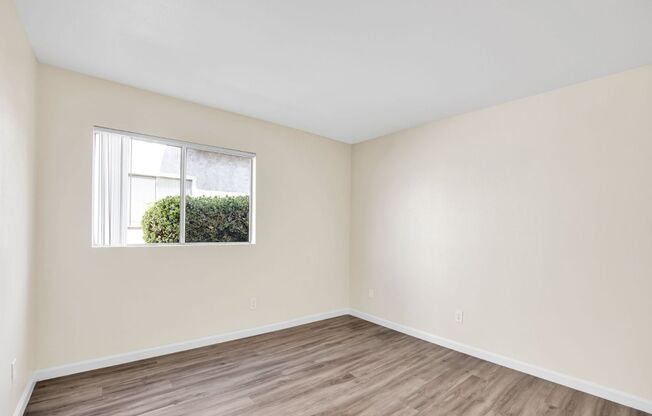 3 beds, 1.5 baths, 950 sqft, $1,970, Unit L-21