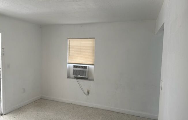 1 bed, 1 bath, 500 sqft, $1,700, Unit 7